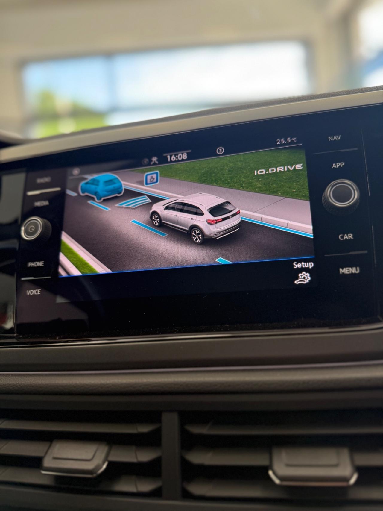 Volkswagen Taigo 1.0 tsi R-LINE TETTO APRIBILE.VIRTUAL COCKPIT.TELECAMERA,APPLE CARPLAY,KM CERTIFICATI