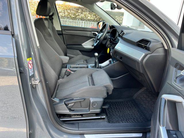 AUDI Q3 35 TFSI Business Advanced