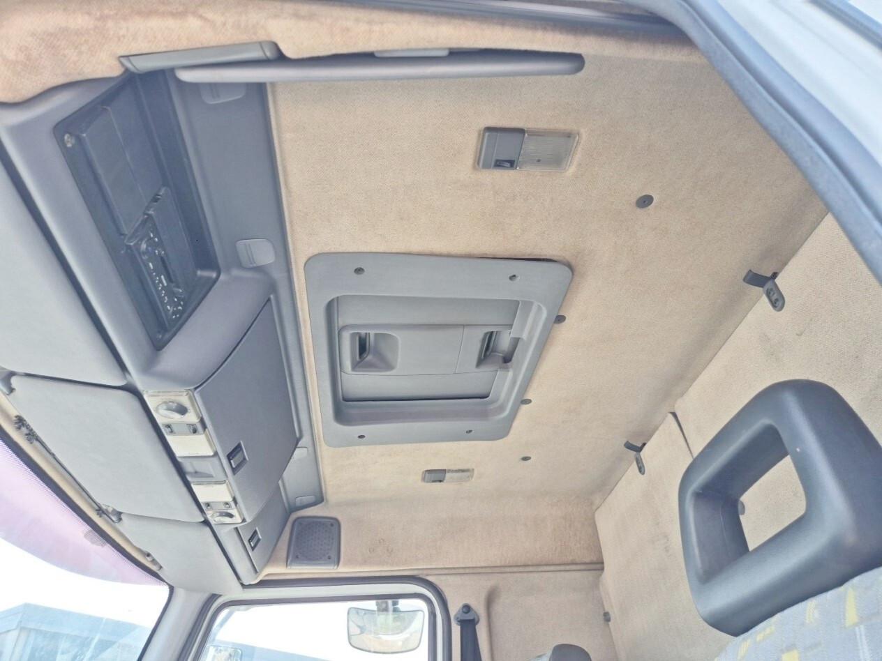 RENAULT MIDLUM 220.12 cassone fisso con gru