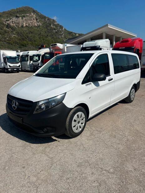 Autocarro pulmino Mercedes 9 posti