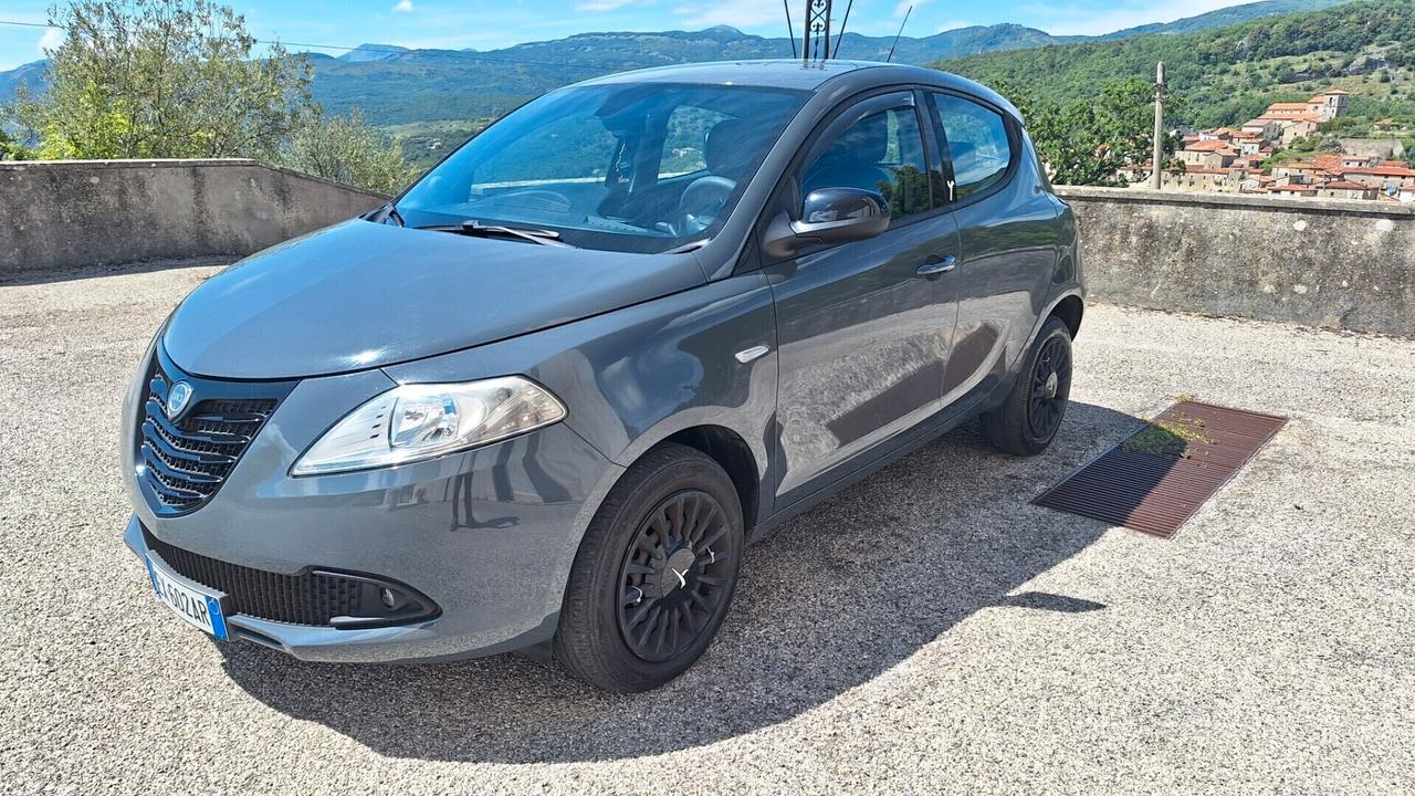 Lancia Ypsilon 0.9 TwinAir 85 CV 5 porte Metano Ecochic Elefantino