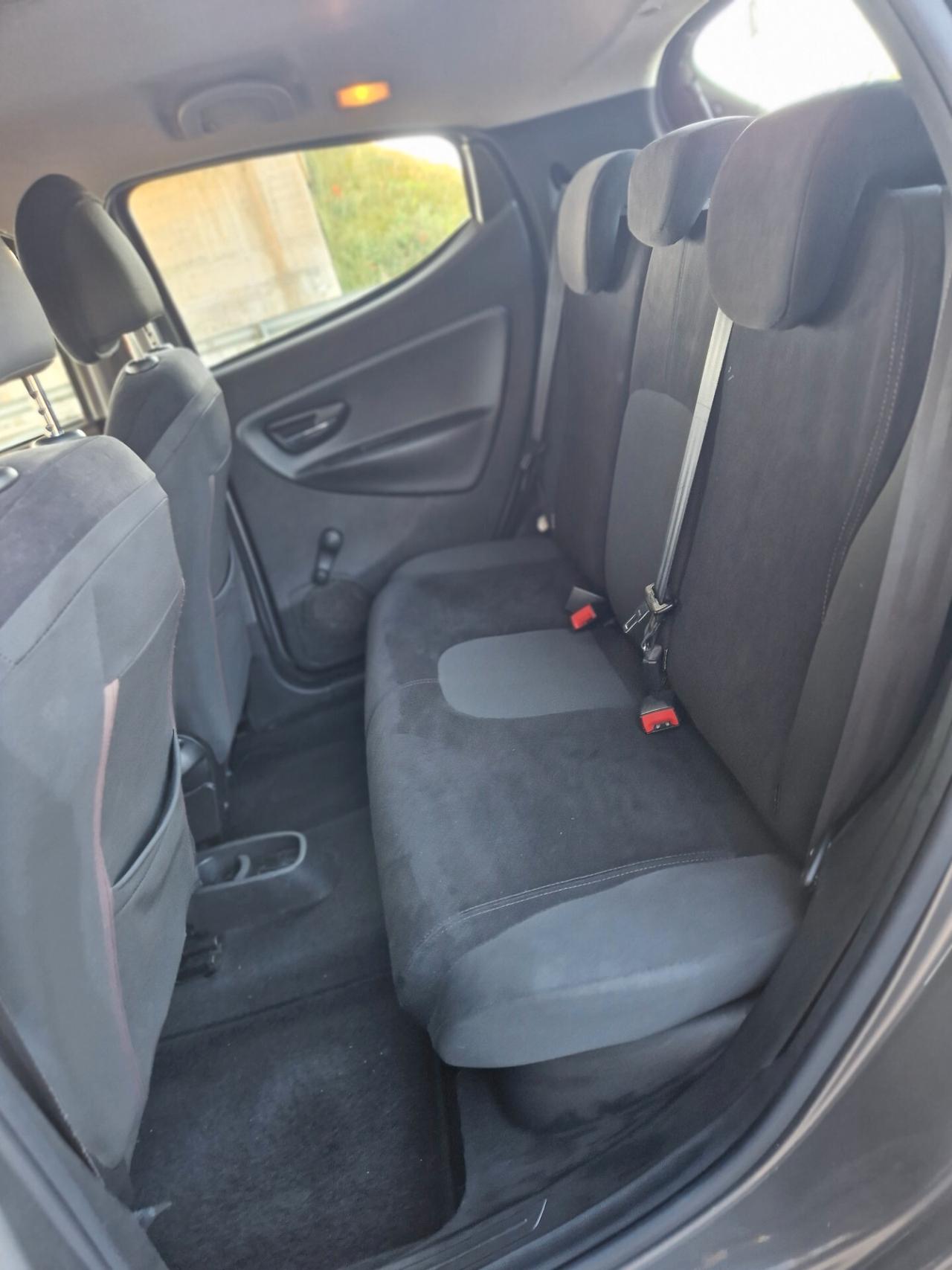 Lancia Ypsilon 1.2 69 CV Unyca