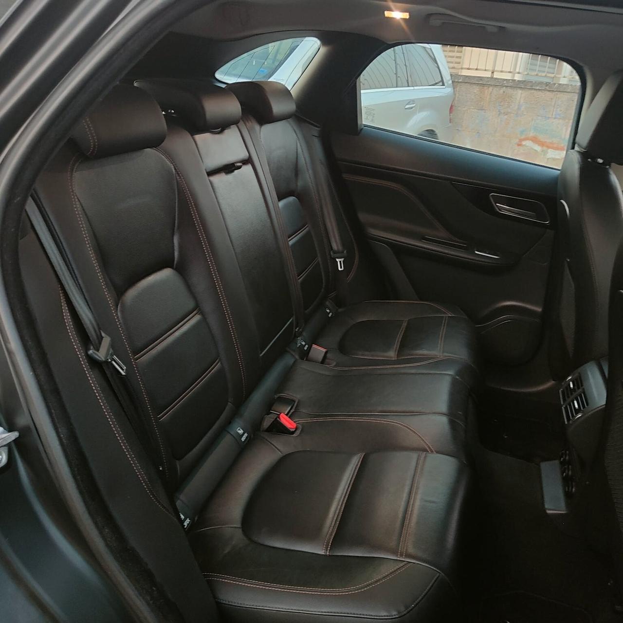Jaguar F-Pace 2.0 D 180 CV AWD aut. Prestige