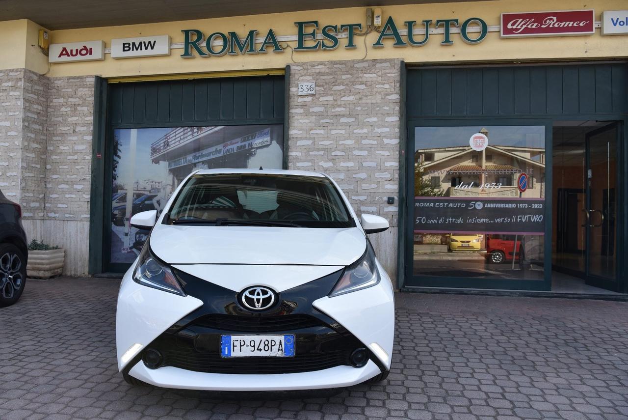 Toyota Aygo 1.0 x-play m-mt 51 Kw 69 cv