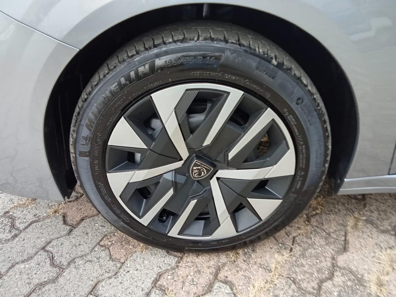 Peugeot 208 NUOVA Business Turbo 100cv