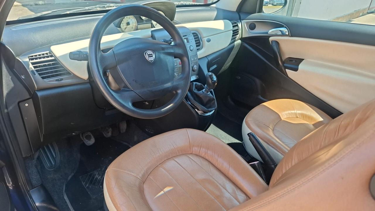 Lancia Ypsilon 1.2 16V Platino