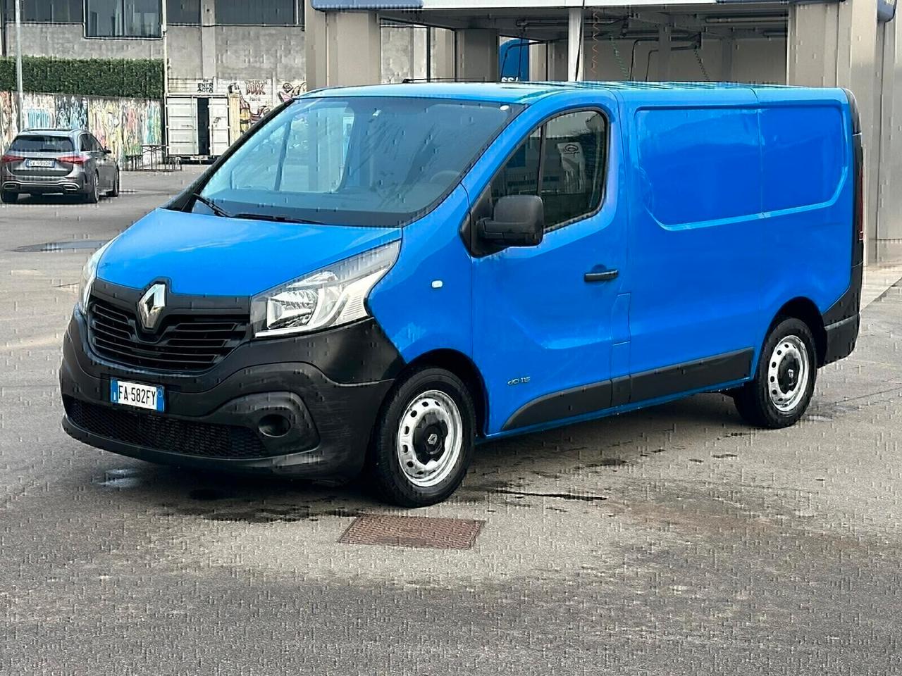RENAULT TRAFIC ANNO 2015 PRONTO ALL'USO! SUPER PREZZO!