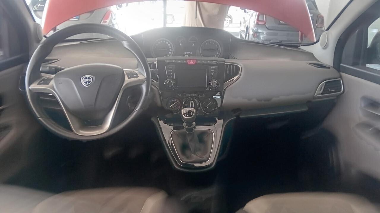 Lancia Ypsilon 0.9 TwinAir 85 CV 5 porte Metano Ecochic Silver