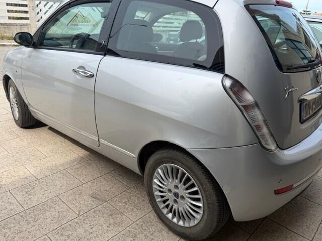 Lancia Ypsilon 1.4 16V Platino
