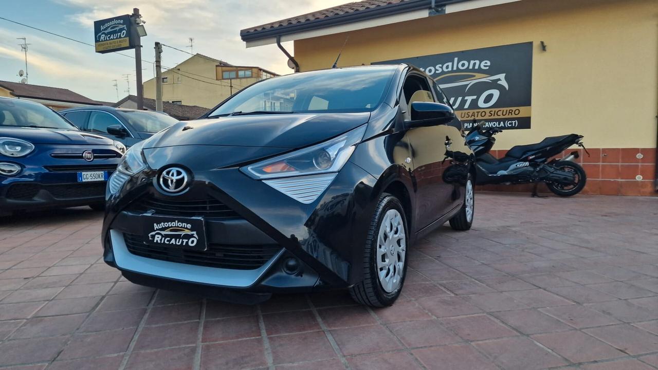 Toyota Aygo Connect 1.0 VVT-i 72 CV 5 porte x-clusiv