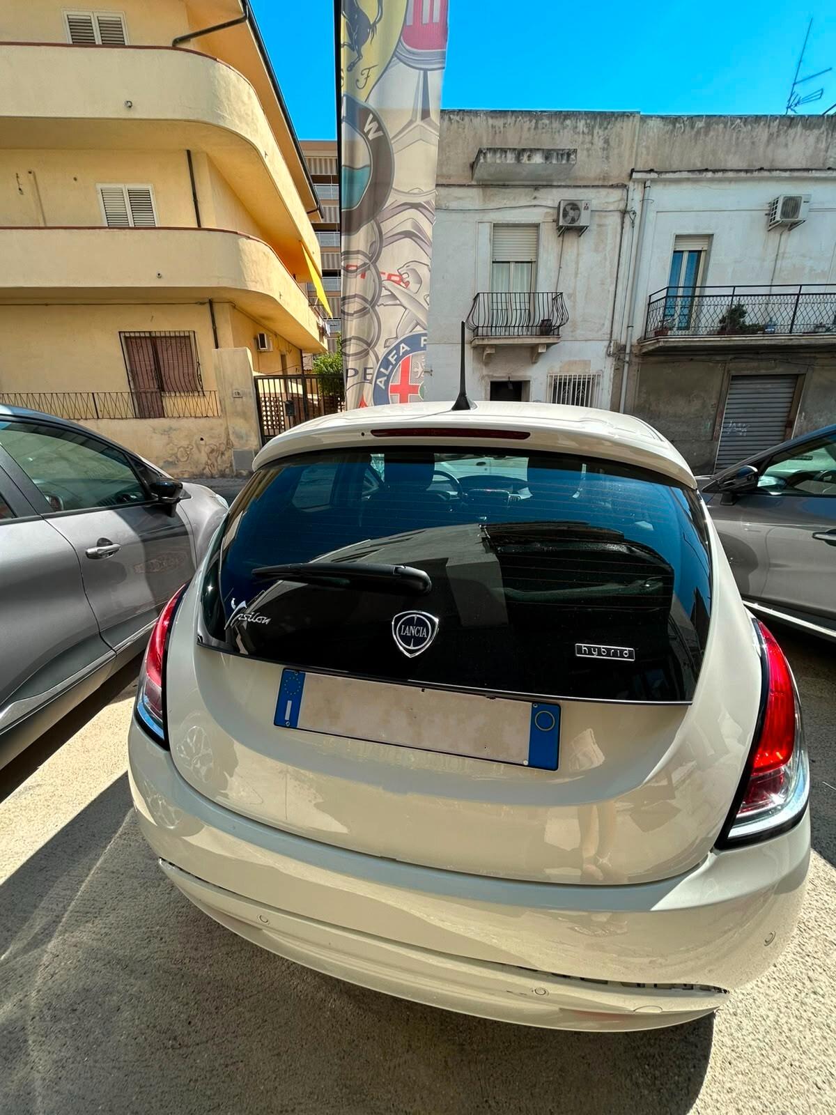 Lancia Ypsilon Hybrid 1.0 Firefly 70cv S&S GOLD