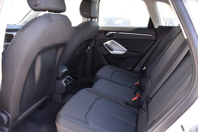 AUDI Q3 35 TDI S tronic Business