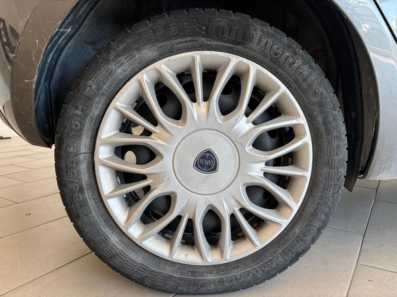 Lancia Ypsilon 1.2 69 CV 5 porte Gold