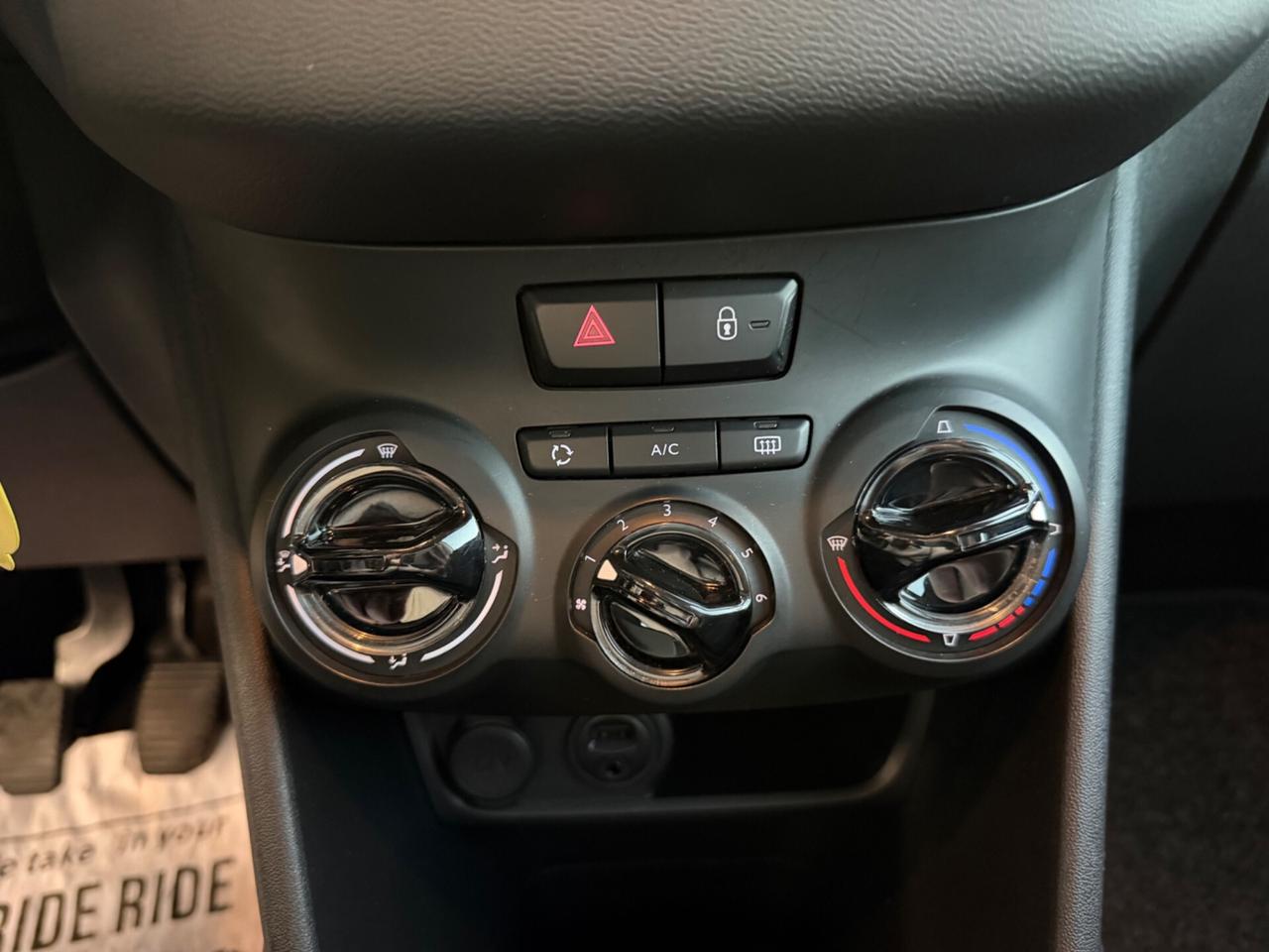 Peugeot 208 1.2 Benzina Neopatentati