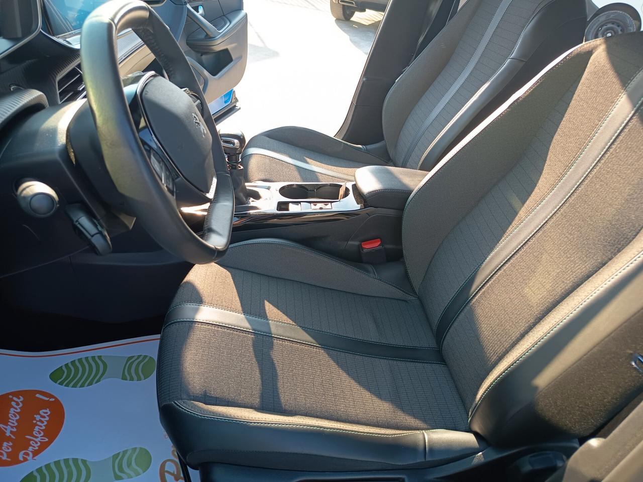 Peugeot 2008 BlueHDi 110 S&S Allure Pack