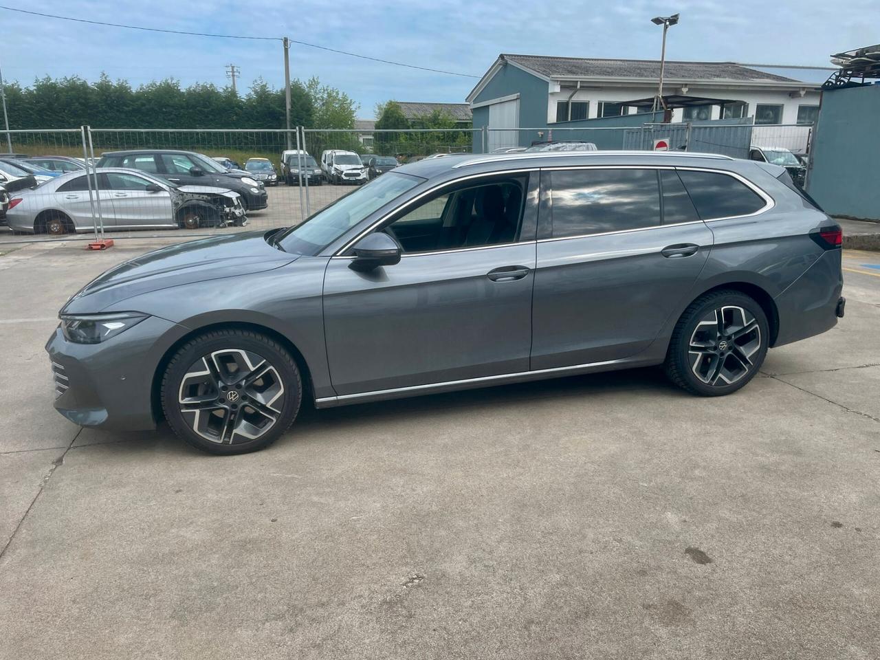 VW Passat Variant 2.0 TDI SCR EVO DSG Business * SINISTRATA*