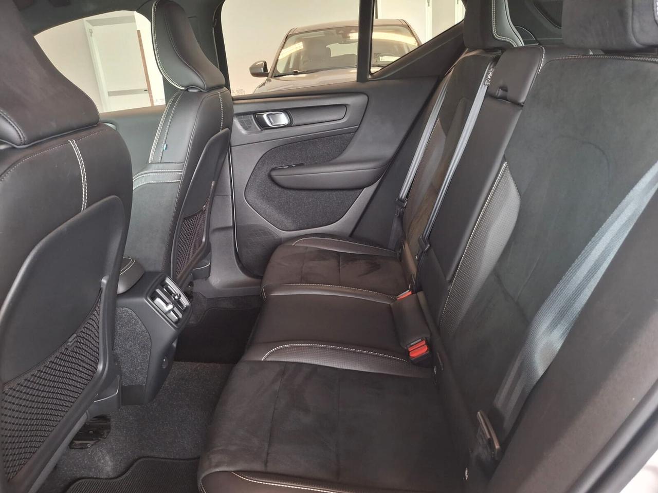 Volvo XC40 2.0 d3 R-design awd*TAGLIANDI CERTIFICATI