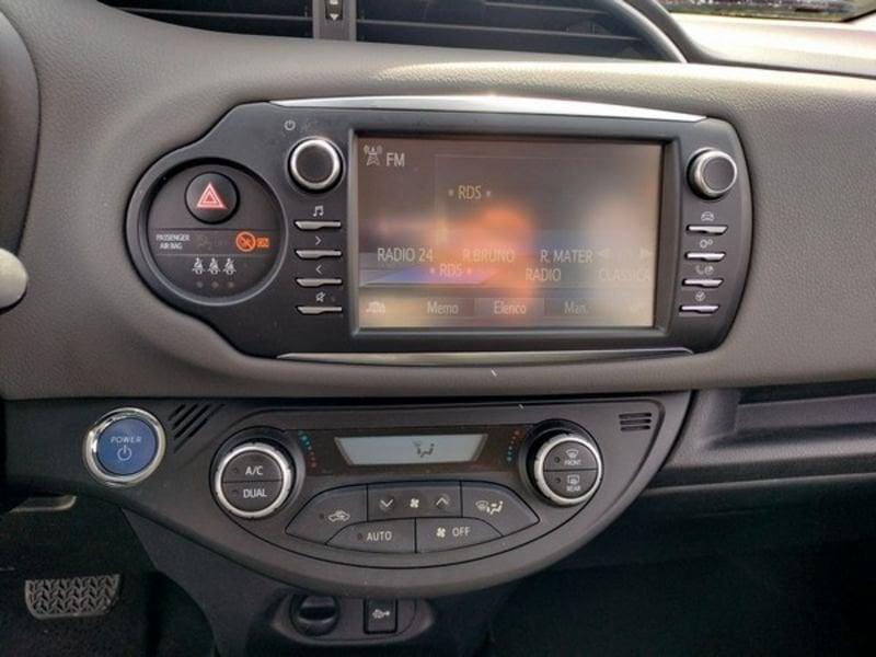 Toyota Yaris Hybrid Business