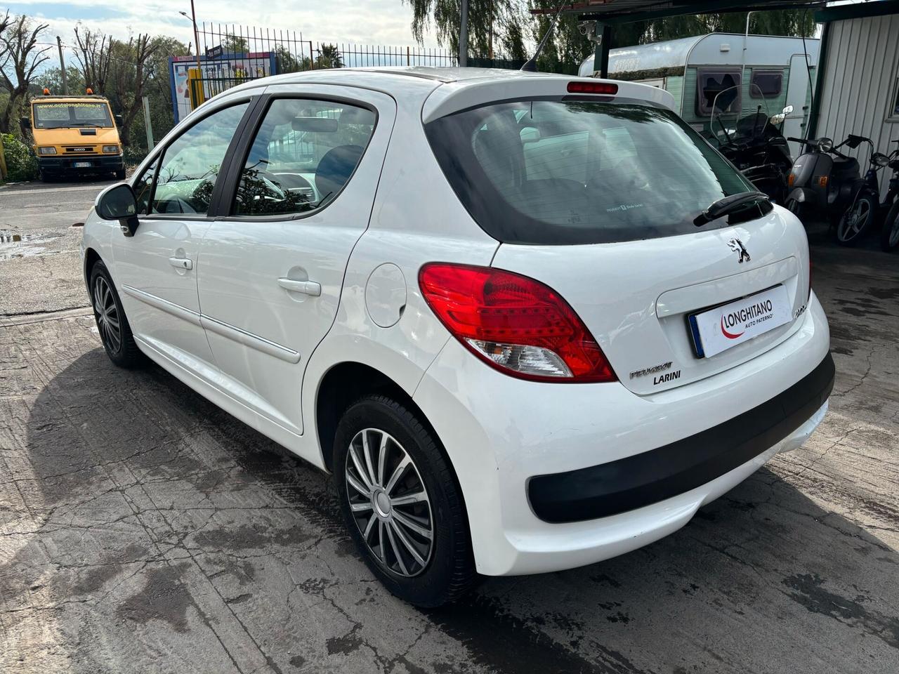 PEUGEOT 207 1.4 B - 2012