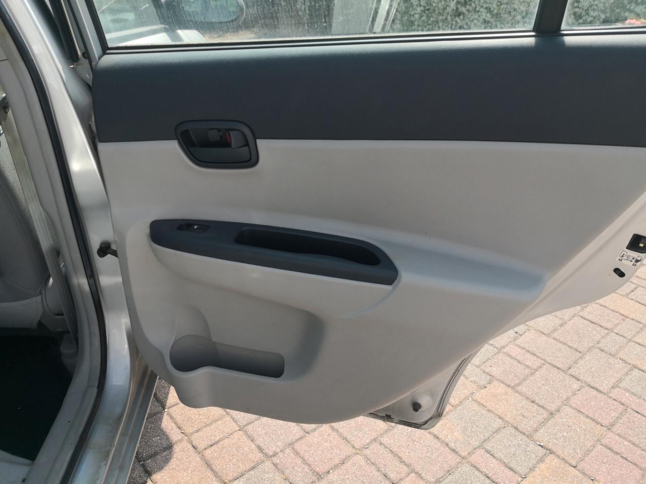 Hyundai Accent 1.4 benzina 5 porte 90milakm neopat