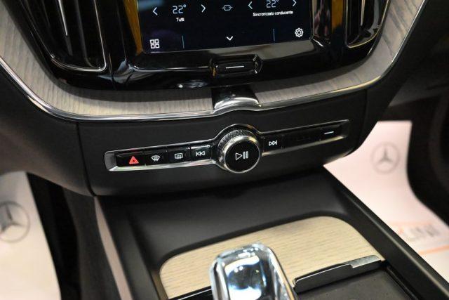 VOLVO XC60 2.0 B4 INSCRIPTION AWD AUTO TETTO 20"CAM STRAFULL!