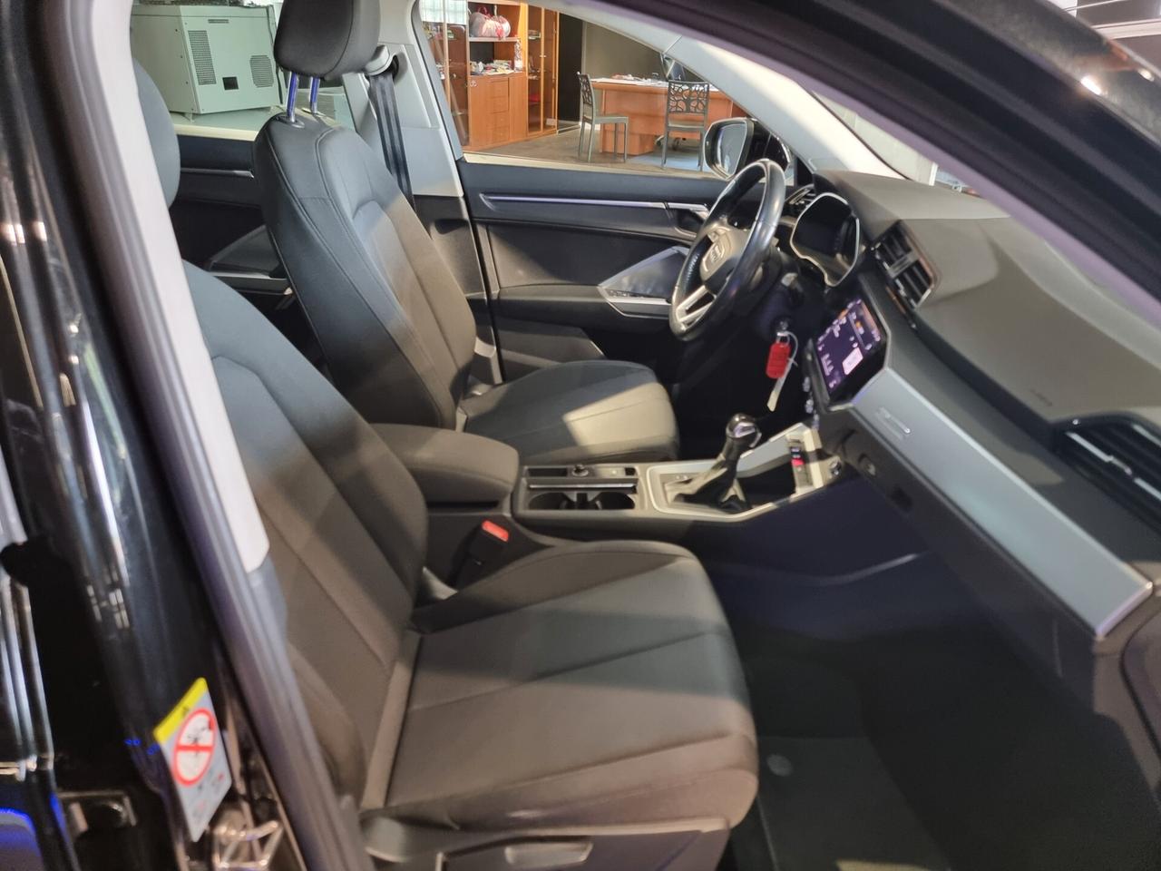 AUDI Q3 35 TDI S tronic Business • Virtual Cockpit • LED • Navi • Euro 6