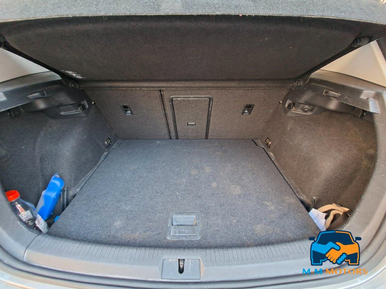 Volkswagen Golf 5 Porte Golf 5p 1.6 tdi 110cv dsg neo patentati