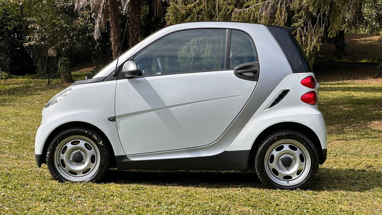 Smart ForTwo 1000 45 kW MHD coupé pure 2011 LEGGI TESTO