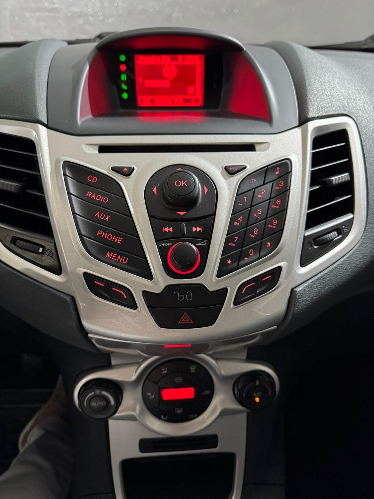 Ford Fiesta 1.4 TDCi 70CV 3 porte Titanium PER NEOPATENTATI