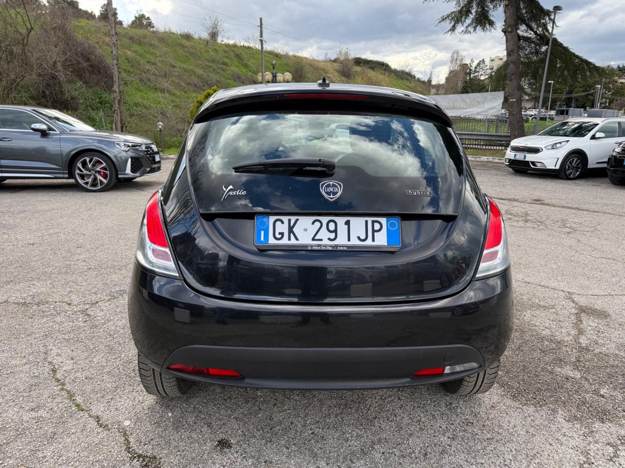 Lancia Ypsilon 1.0 FireFly 5 porte S&S Hybrid Ecochic Silver