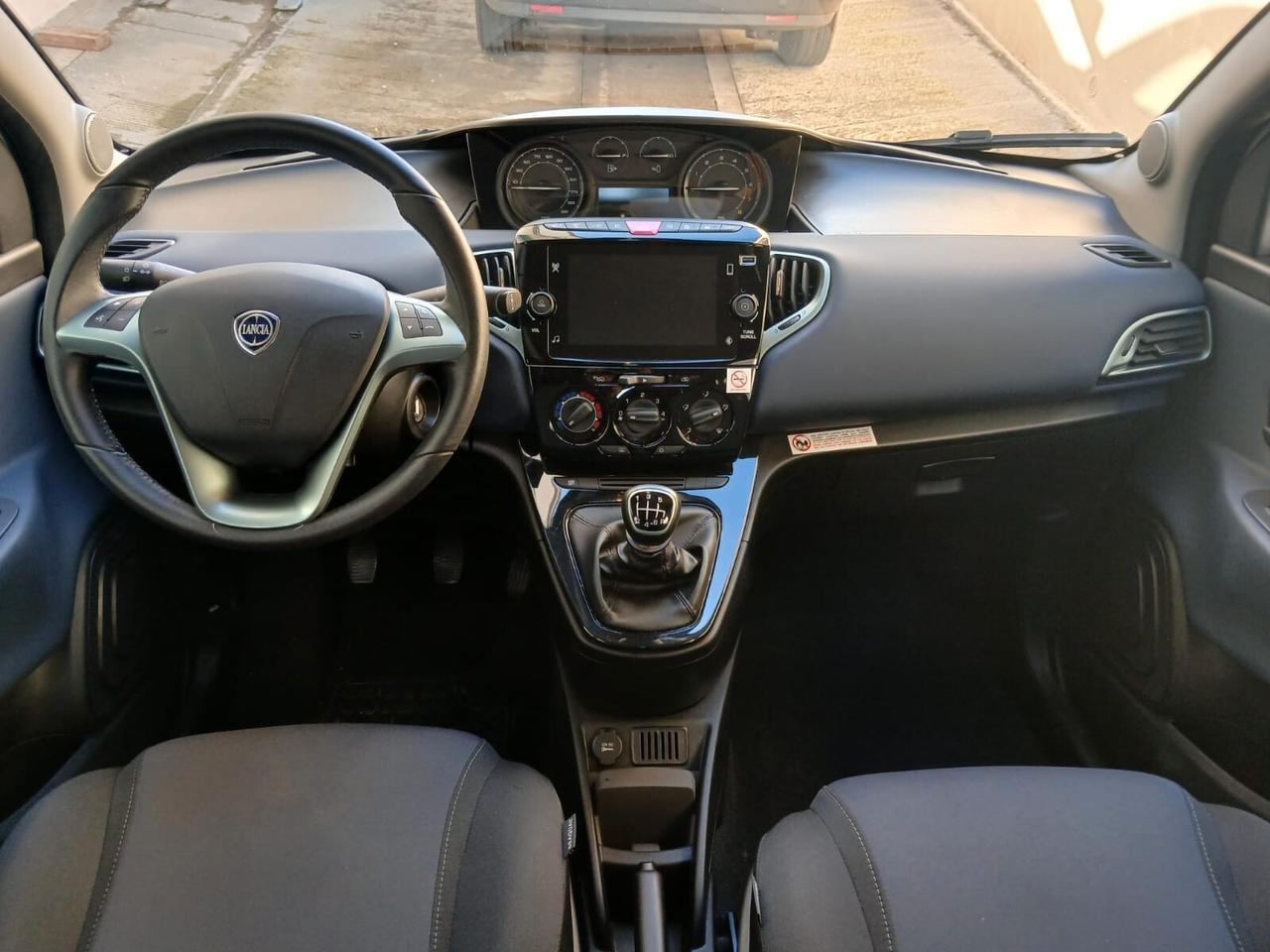 Lancia Ypsilon 1.0 FireFly 5 porte S&S Hybrid Platino