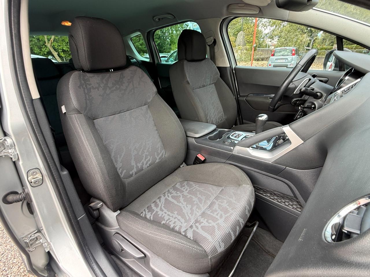 Peugeot 3008 1.6 HDi 110CV cambio robotizzato Tecno