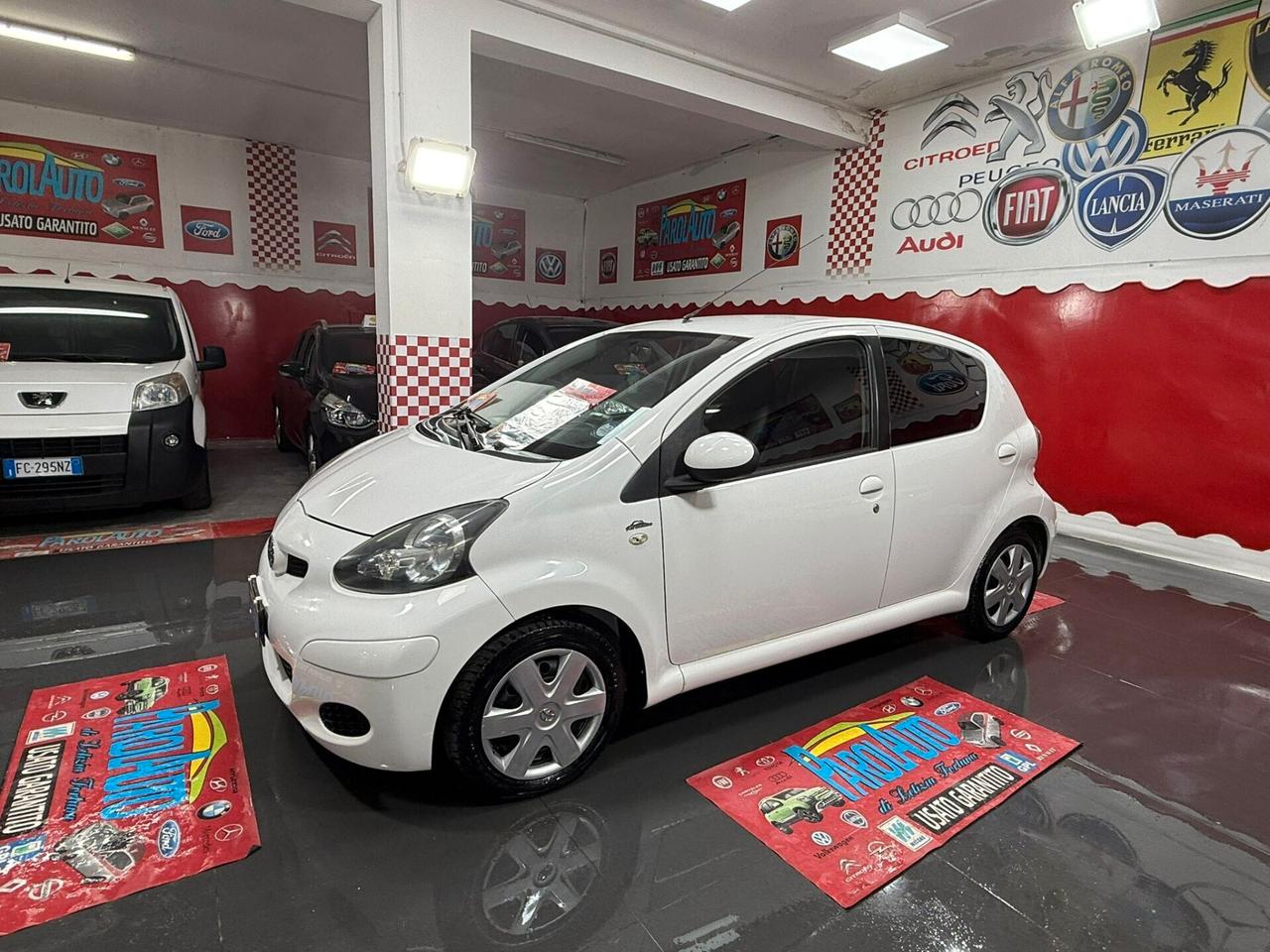 Toyota Aygo 1.0 68cv 5 porte Sol - 2011