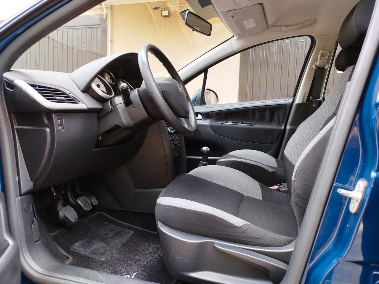 Peugeot 207 1.4 BENZINA 73cv / 52.000km / Neop.
