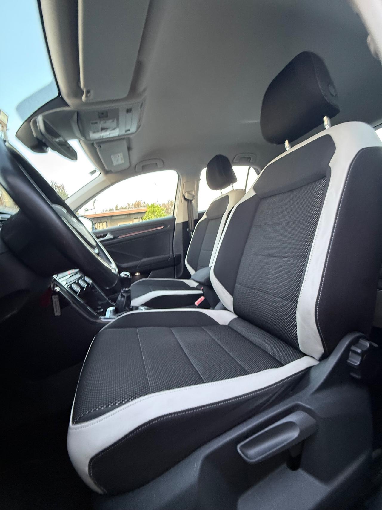 Volkswagen T-Roc 1.6 TDI Advanced,Full LED,cerchi 18”,LED ambiente,ecc.
