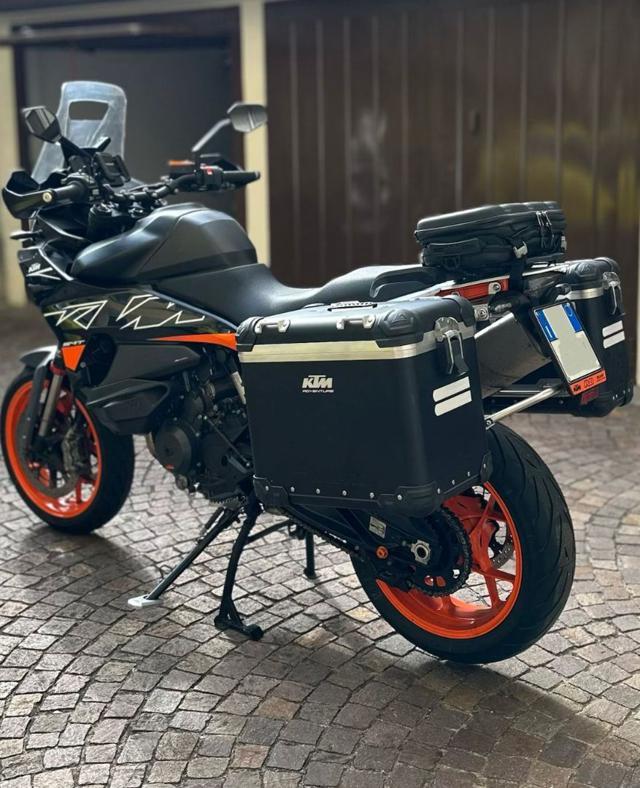 KTM 890 SMT SUPER MOTO TOURING ? 2.000,00 OPTIONAL KTM