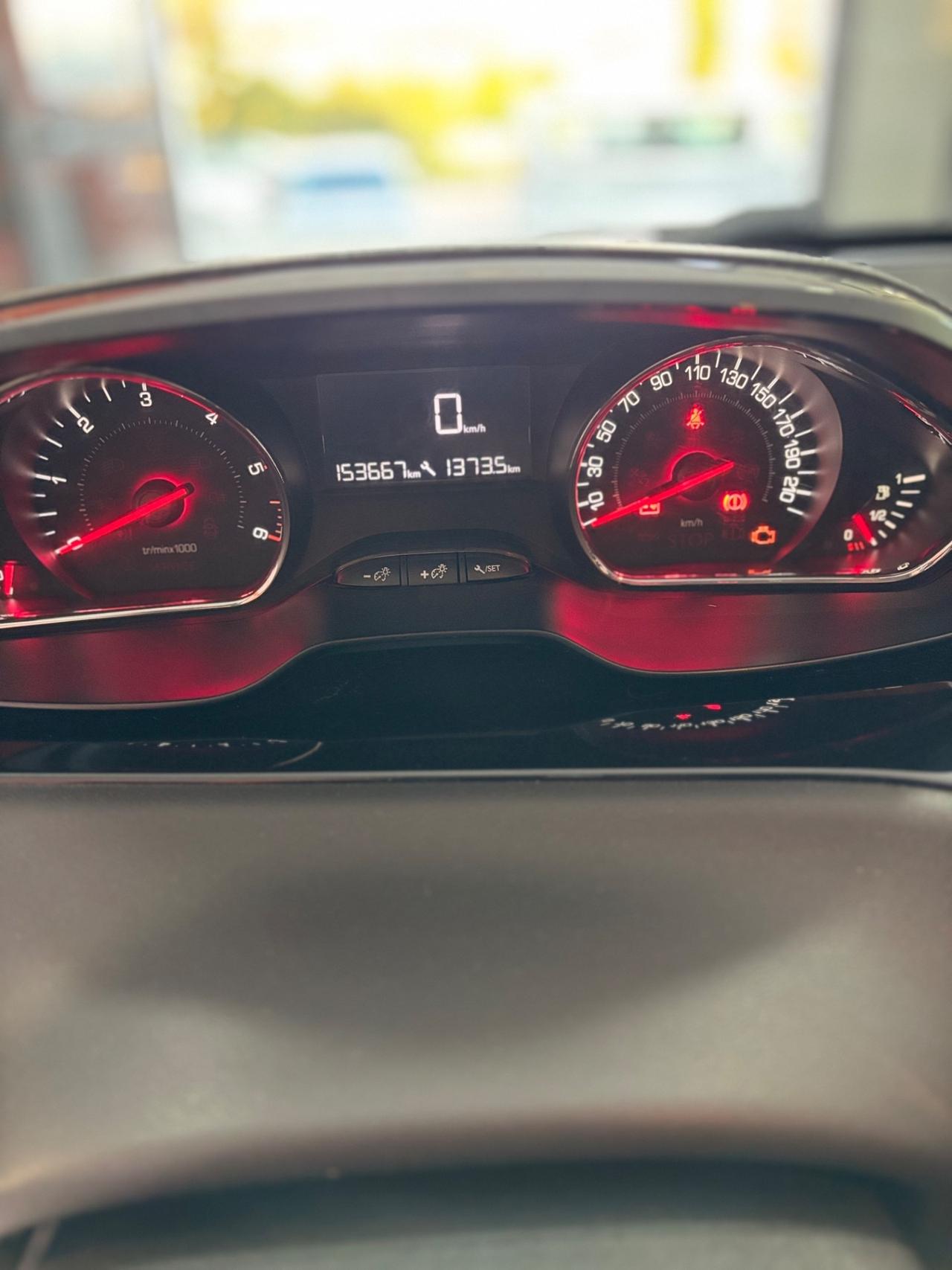 Peugeot 208 1.4 HDi 68 CV 5 porte Allure