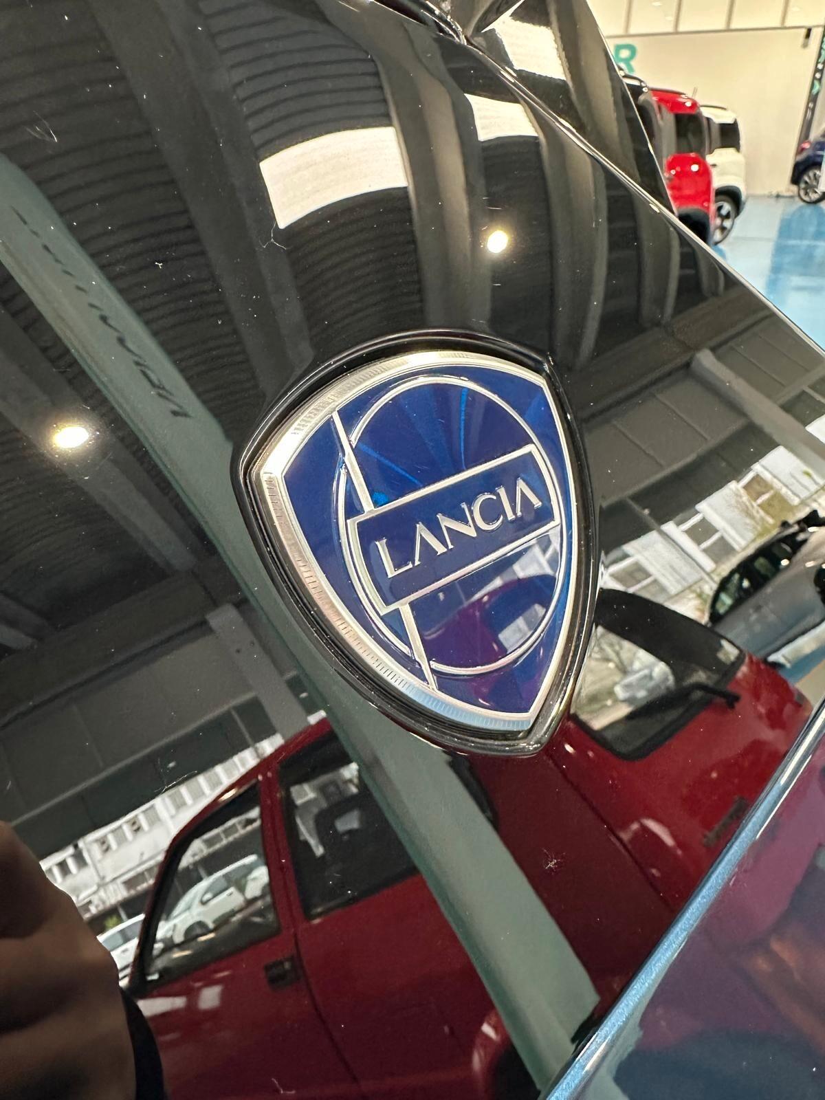 Lancia Ypsilon Hybrid e-DCT LX