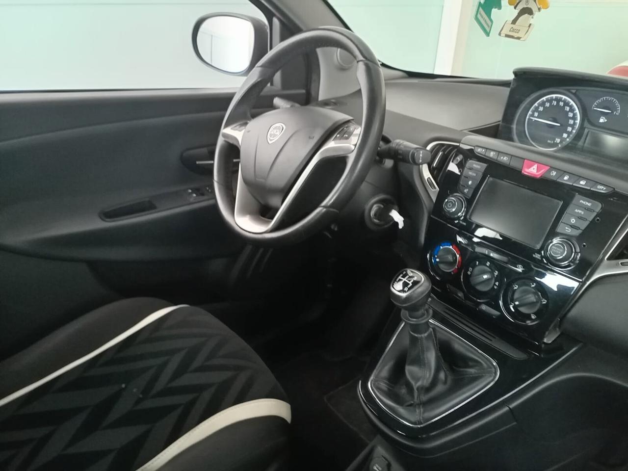 Lancia Ypsilon 1.2 69 CV 5 porte GPL Ecochic Silver