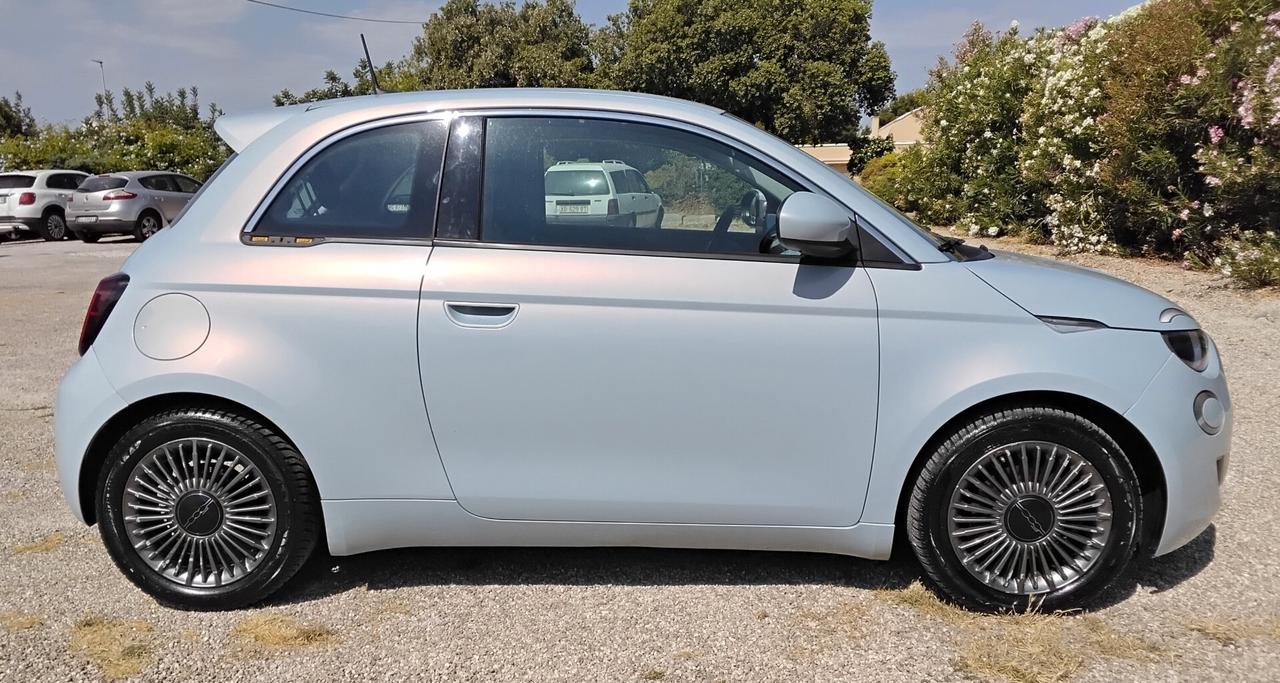 Fiat 500 500e Berlina 42 kWh La Prima