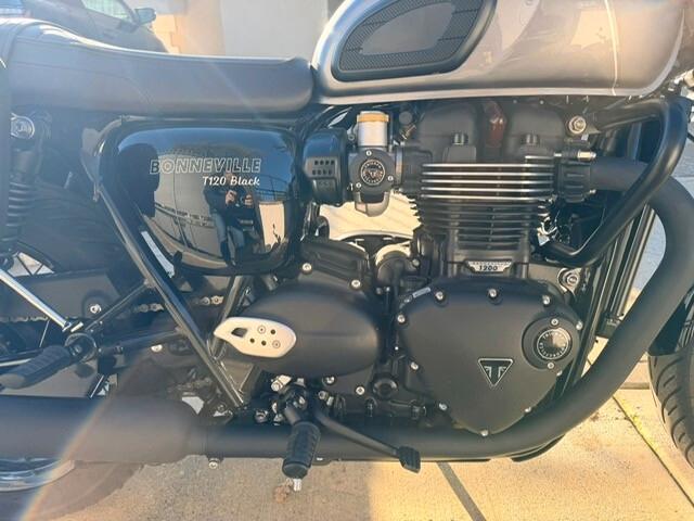 Triumph Bonneville T120 BLACK