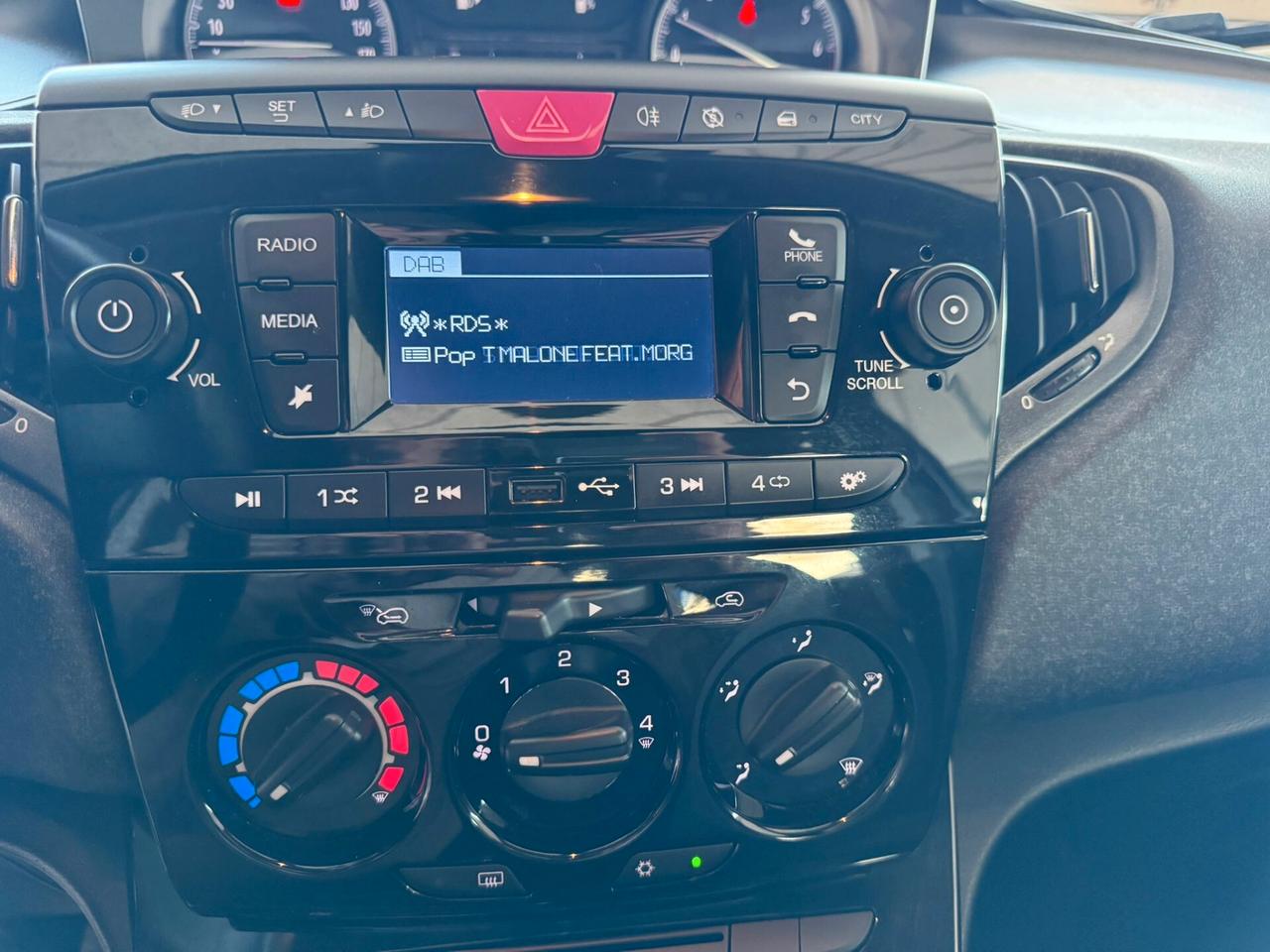Lancia Ypsilon 1.0 FireFly 5 porte S&S Hybrid Ecochic Silver