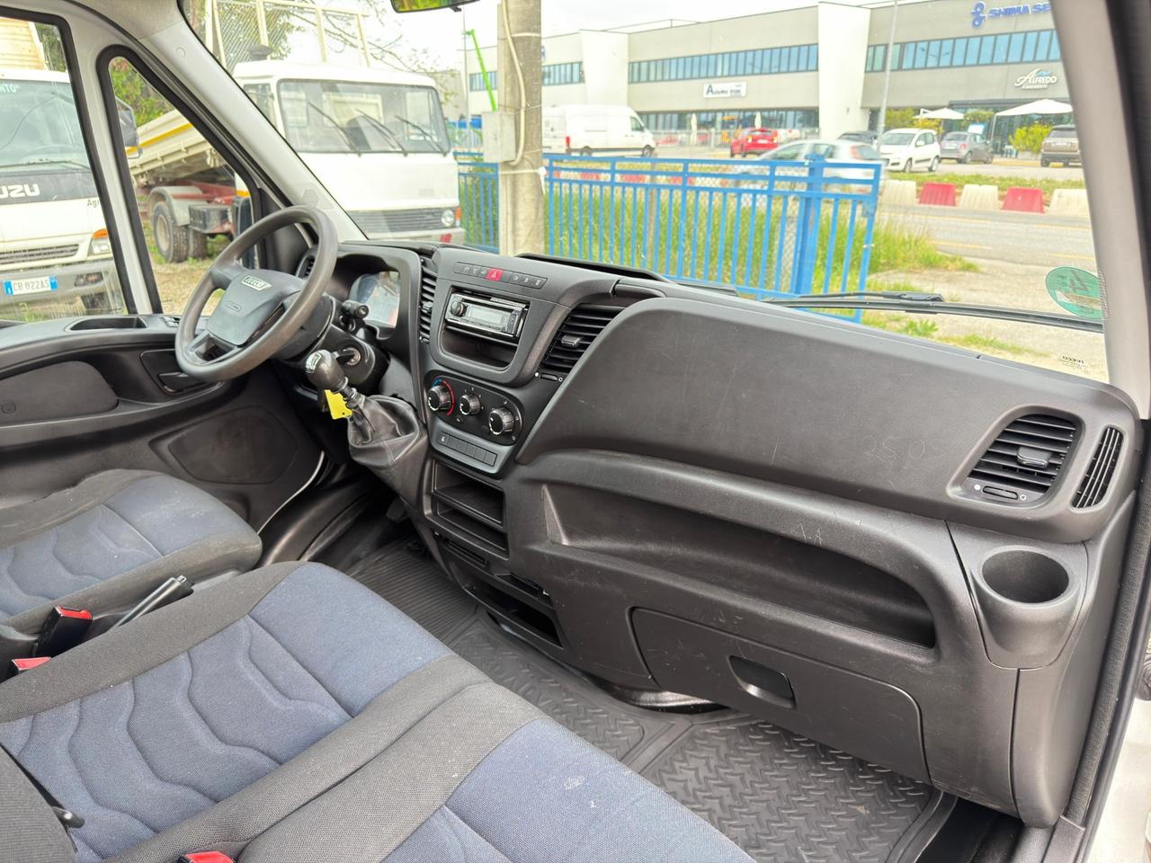 Iveco Daily 35-120 cassone 7 posti