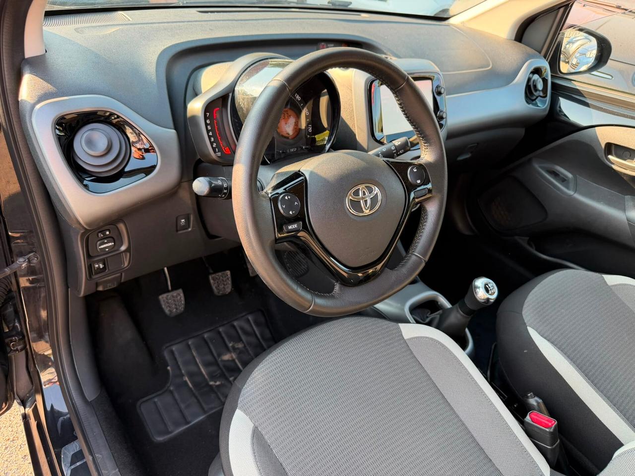 Toyota Aygo Connect 1.0 VVT-i 72 CV 5 porte x-clusiv