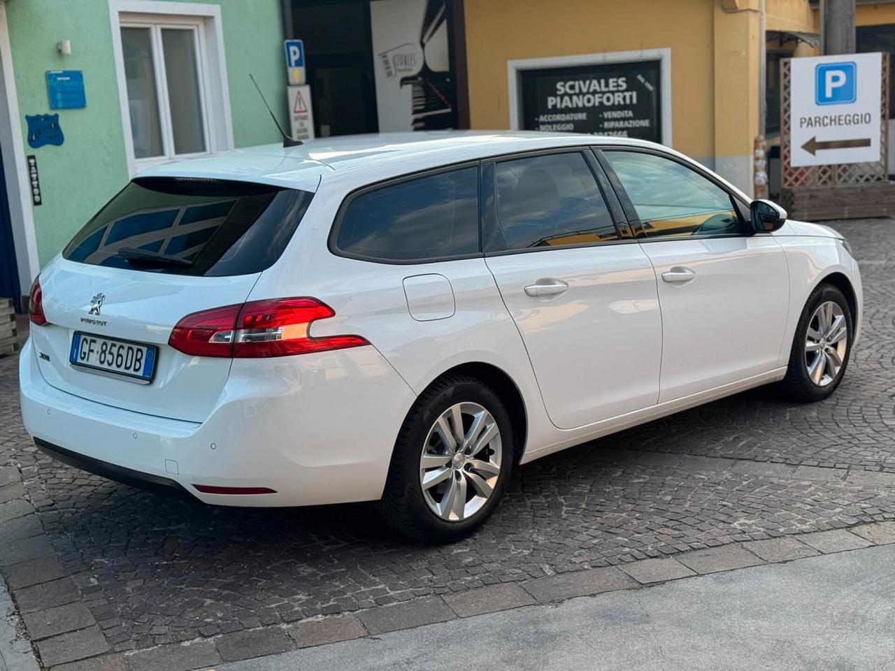 Peugeot 308 BlueHDi 130 S&S EAT8 SW Allure