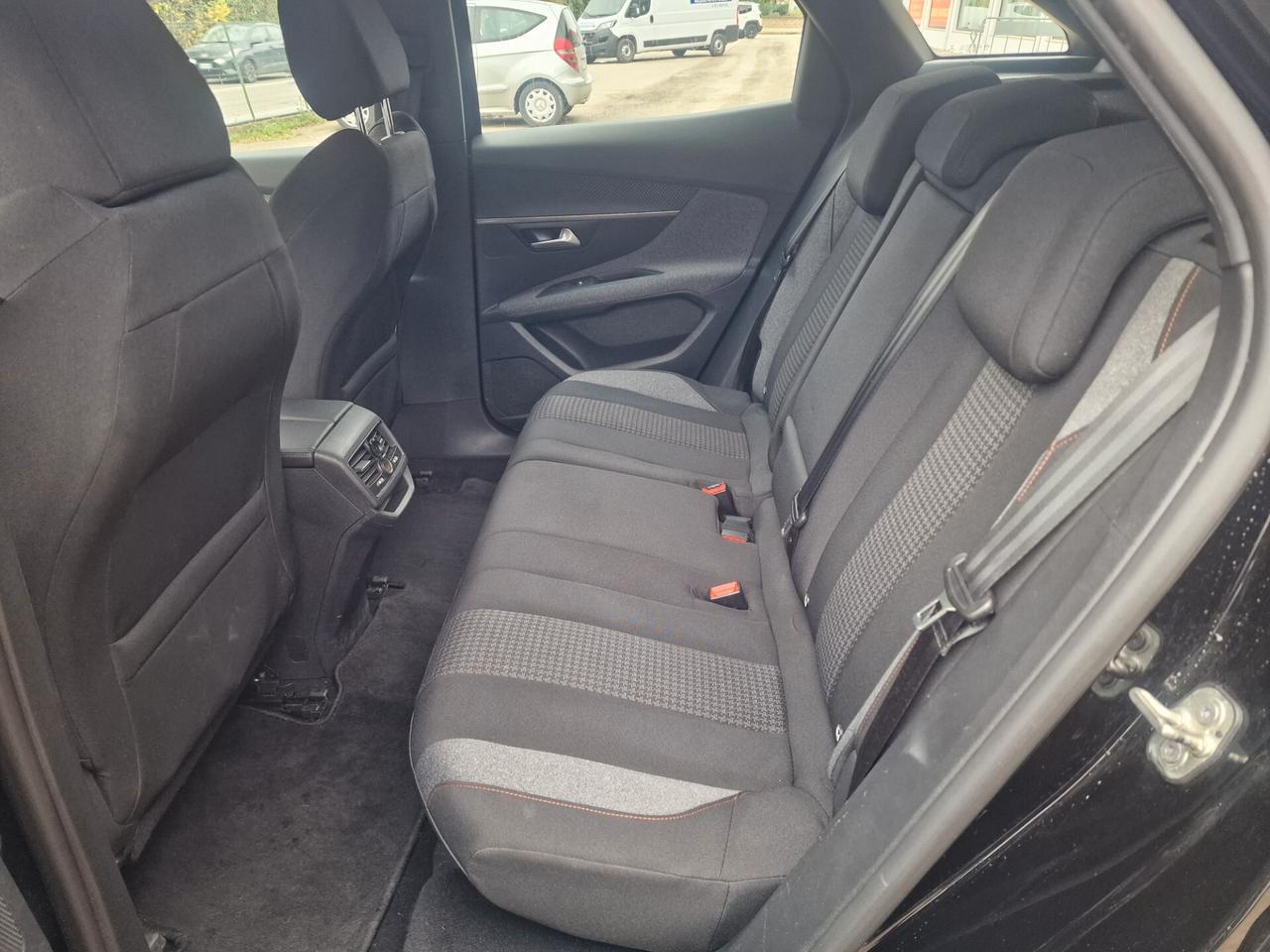 Peugeot 3008 BlueHDi 130 S&S Active Business