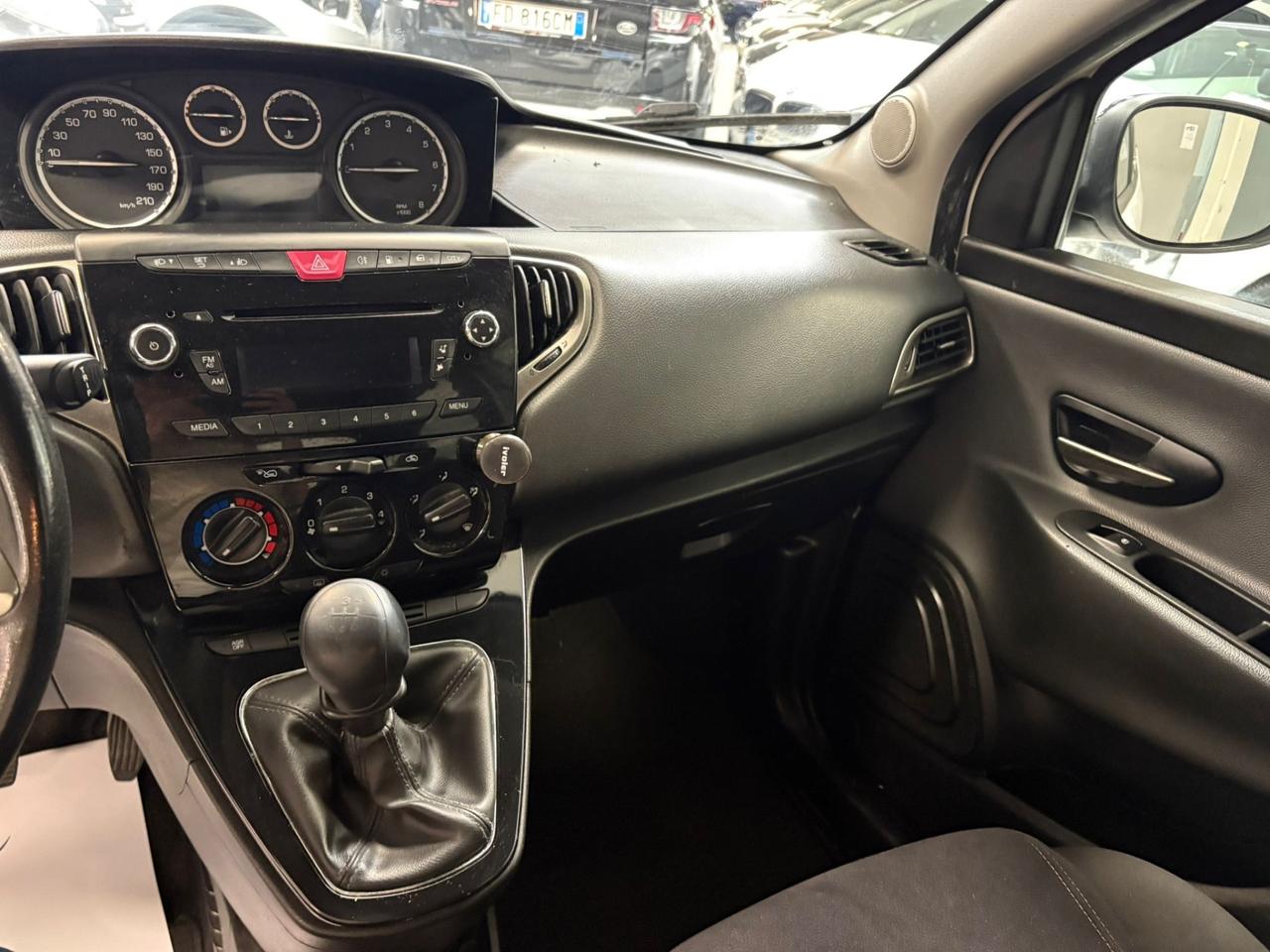 Lancia Ypsilon 0.9 TwinAir 85 CV 5 porte Metano Ecochic Silver