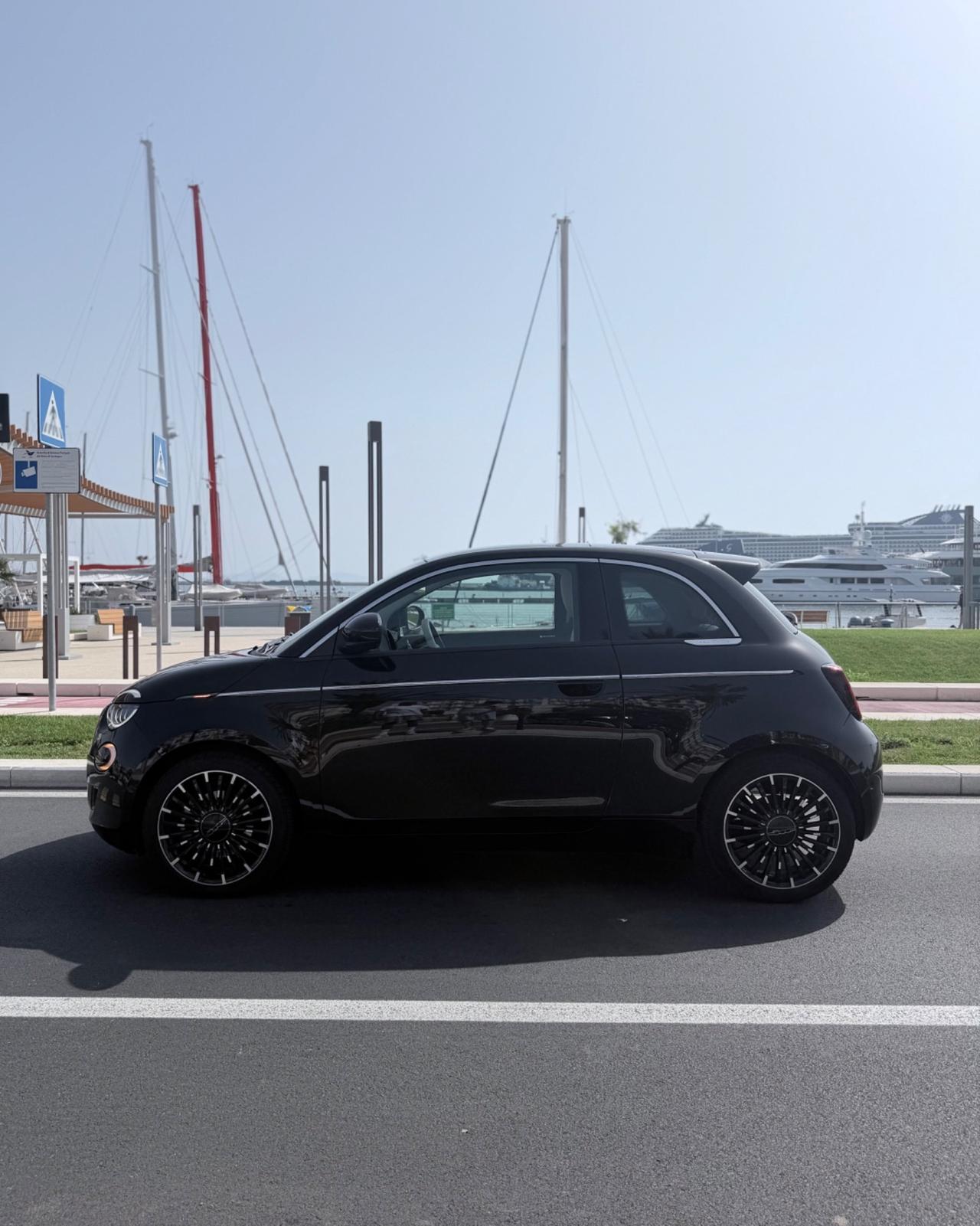 Fiat 500 500e Berlina 42 kWh La Prima