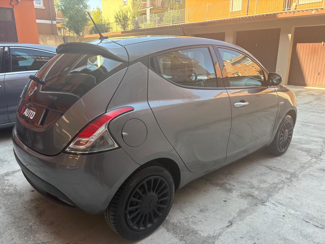 Lancia Ypsilon 1.0 FireFly 5 porte S&S Hybrid Ecochic A. Ferretti