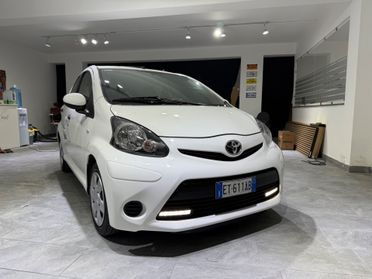 Toyota Aygo 1.0 12V VVT-i 5 porte Cool Soda Connect